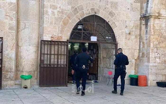 القدس: قوات الاحتلال تعتدي على المصلين في باب الرحمة