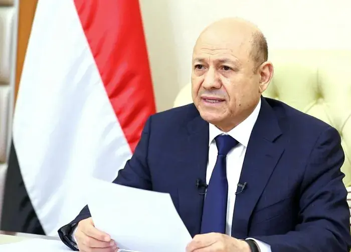 العليمي يعلن بدء العمليات العسكرية الشاملة ضد الحوثيين لاستعادة مؤسسات الدولة