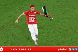 فلسطين تكرم مشجعا تونسيا رفع علمها داخل ملعب بمونديال قطر