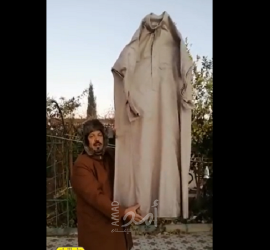 مزارع سعودي يوثق فيديو لتجمد ثوبه من شدة البرودة - فيديو