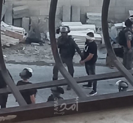 قوات الاحتلال تعتقل مقدسي وتغلق حواجز وتستولي على "جرافة" في الضفة