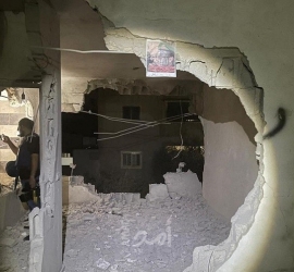 جيش الاحتلال يخلي منزلاً بالقوة في الخليل تمهيداً لهدمه