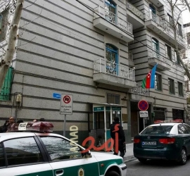 أذربيجان تخلي سفارتها بطهران.. وتصف الهجوم عليها بالإرهاب