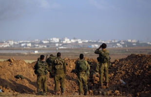 إعلام عبري: سماع دوي انفجارات في المناطق المحاذية لقطاع غزة