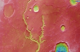 العلماء يكتشفون أسرارا جديدة عن المياه على سطح المريخ