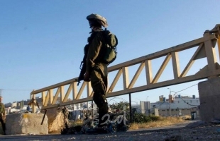 القدس: جيش الاحتلال يغلق طرقًا في سلوان بهدف التضييق على الأهالي