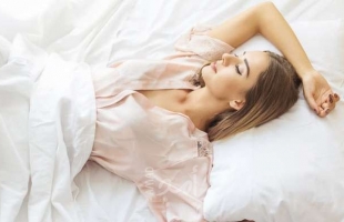 كيف تؤثر قلة النوم على السعرات الحرارية بأجسامنا؟ تعرف