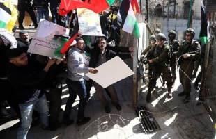 الخليل: جيش الاحتلال يقمع مسيرة طلابية بذكرى استشهاد "أبو عمار" في بلدة بيت أمر