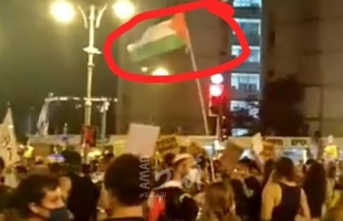 رفع علم فلسطين في احتجاجات تل أبيب يثير غضب نتنياهو ويصفه بـ"العار".. وباراك يعلق