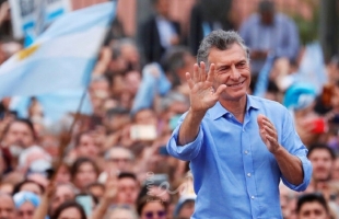 رئيس الأرجنتين السابق ينفي تسليم وسائل خاصة لقمع الاحتجاجات في بوليفيا
