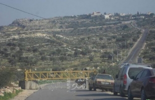 جيش الاحتلال يغلق حاجز قلنديا وسط مواجهات مع المواطنين - فيديو