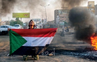 قوات الأمن السودانية تٌفرق المتظاهرين بالغاز المسيل للدموع في الخرطوم