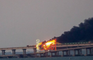 اشتعال "خزان وقود" يعلق حركة المرور على جسر القرم