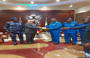 سفير فلسطين بالخرطوم يلتقي وزير الداخلية السوداني 
