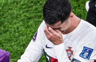 شاهد.. رونالدو يجهش بالبكاء بعد خسارة البرتغال أمام المغرب