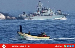 زوارق الاحتلال تستهدف مراكب الصيادين مقابل بحر شمال غزة