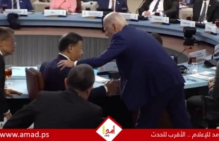 فيديو لتصرف غريب من الرئيس الأمريكي خلال منتدى APEC يثير الجدل - شاهد
