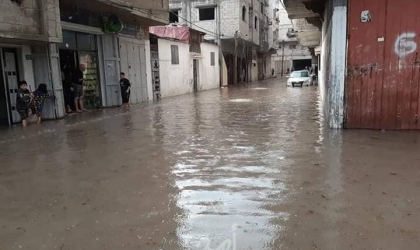 إلى متى ؟.."غزة تغرق في شبر ميه" والبلدية: المواطن  هو السبب!