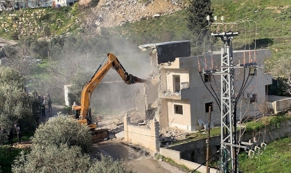 سلطات الاحتلال تهدم منزلا في قرية الولجة غرب بيت لحم