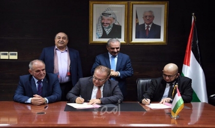 رام الله: توقيع اتفاقية بين سلطة الأراضي وشركة الكهرباء لصالح الاستثمار في قطاع الطاقة