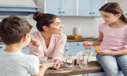 6 طرق لتعزيز التواصل بين أفراد الأسرة