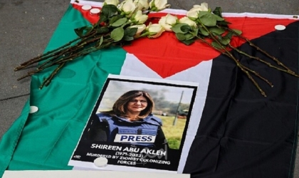 صحفي إسرائيلي يهاجم حكومة بينيت بشأن "شيرين أبو عاقلة": ما تفعله ينم عن ضعفها
