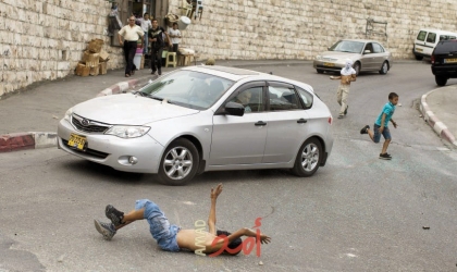 مستوطن يحاول دهس شبان بحي الشيخ جراح في القدس المحتلة