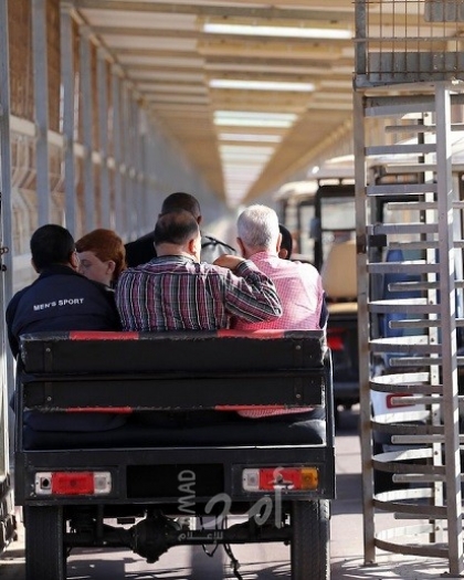 مئات التجار يغادرون قطاع غزة إلى إسرائيل عبر حاجز بيت حانون