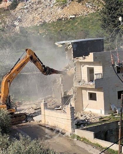 السلطات الإسرائيلية تهدم مبانٍ في رهط